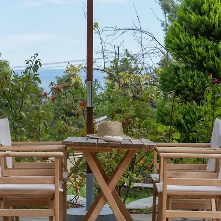 펜션 Green, White & By Dimitrios Ballas In Kriopigi, Halkidiki, Greece