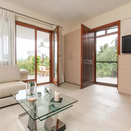 펜션 Green, White & By Dimitrios Ballas In Kriopigi, Halkidiki, Greece
