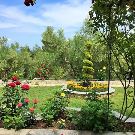 펜션 Green, White & By Dimitrios Ballas In Kriopigi, Halkidiki, Greece 크리오피지