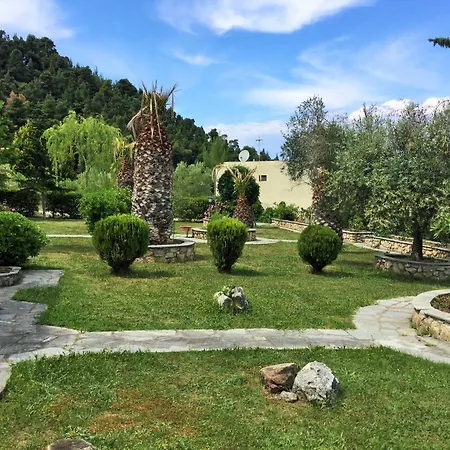 Green, White & By Dimitrios Ballas In Kriopigi, Halkidiki, Greece 크리오피지