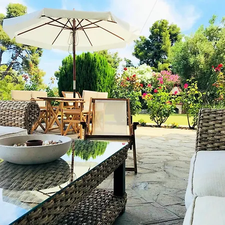 بيت للعطل Green, White & By Dimitrios Ballas In Kriopigi, Halkidiki, Greece كريوبيجي