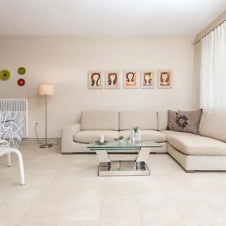 Dom wakacyjny Green, White & By Dimitrios Ballas In Kriopigi, Halkidiki, Greece Kriopigi