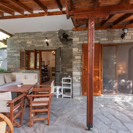Green, White & By Dimitrios Ballas In Kriopigi, Halkidiki, Greece بيت للعطل *