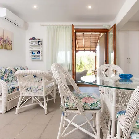 بيت للعطل Green, White & By Dimitrios Ballas In Kriopigi, Halkidiki, Greece كريوبيجي